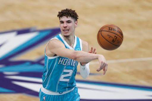 乐鱼体育官方网站-鲍尔报销ROY悬念再起？重返季后赛黄蜂还能否圆梦？